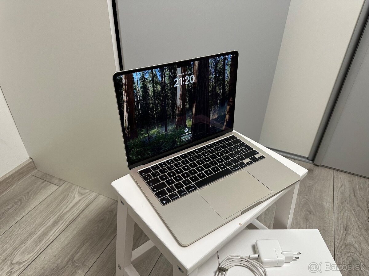 MacBook Air M2 (2022) Starlight