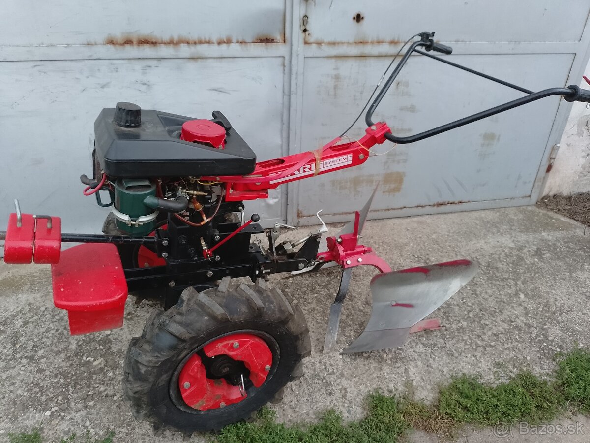 Vari malotraktor,DSK-317,motor Jikov,pluh, nastavovací těles