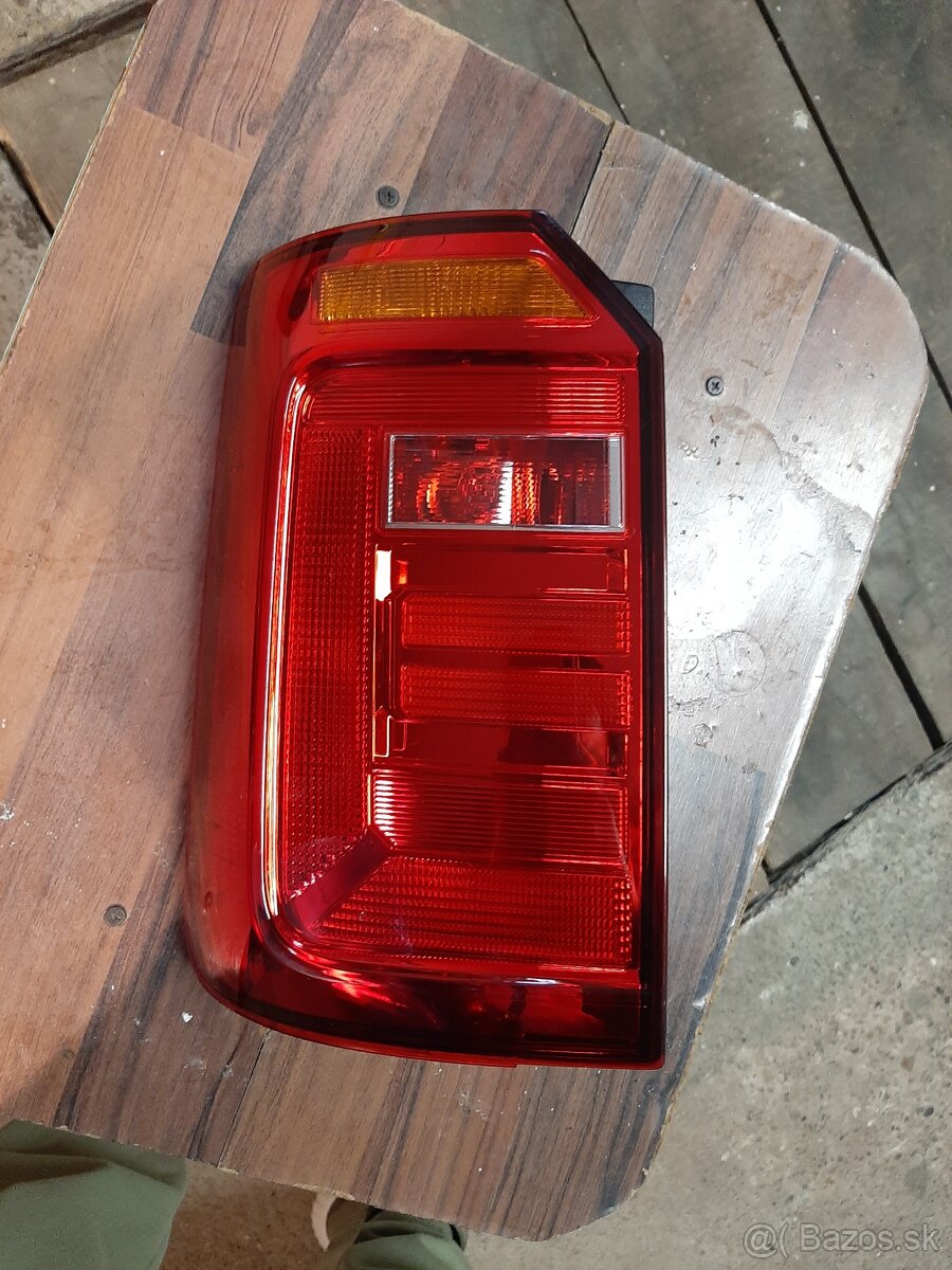 Zadne lave svetlo vw caddy