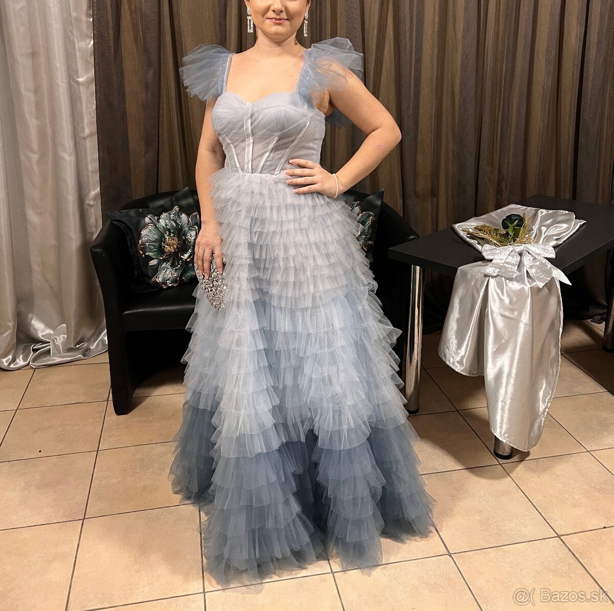 Svetlomodré spoločenské šaty, M