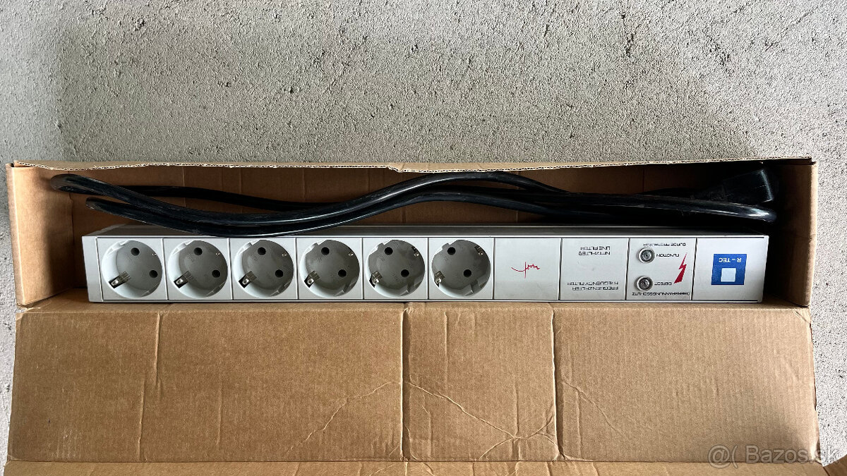 Napájací panel 230V, 19", do dátového rozvádzača