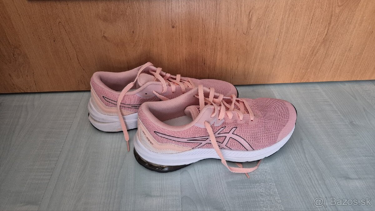 Dámske asics tenisky 39