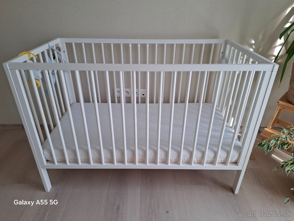 Drevena detska postielka