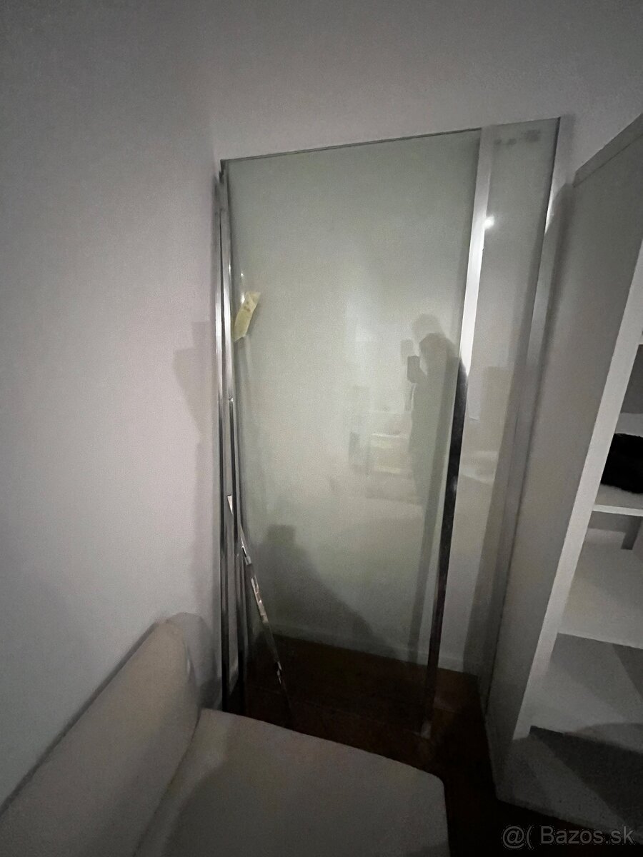 Kúpeľňová zástena76cm x 195cm