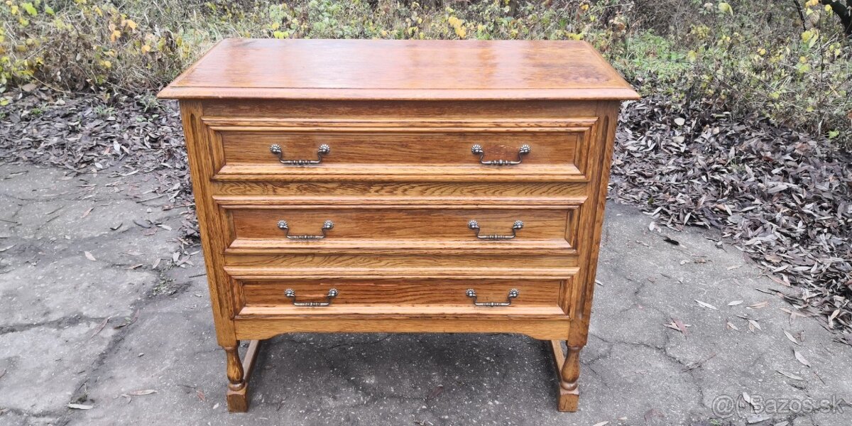 Rustikálna masivná šuplíková komoda