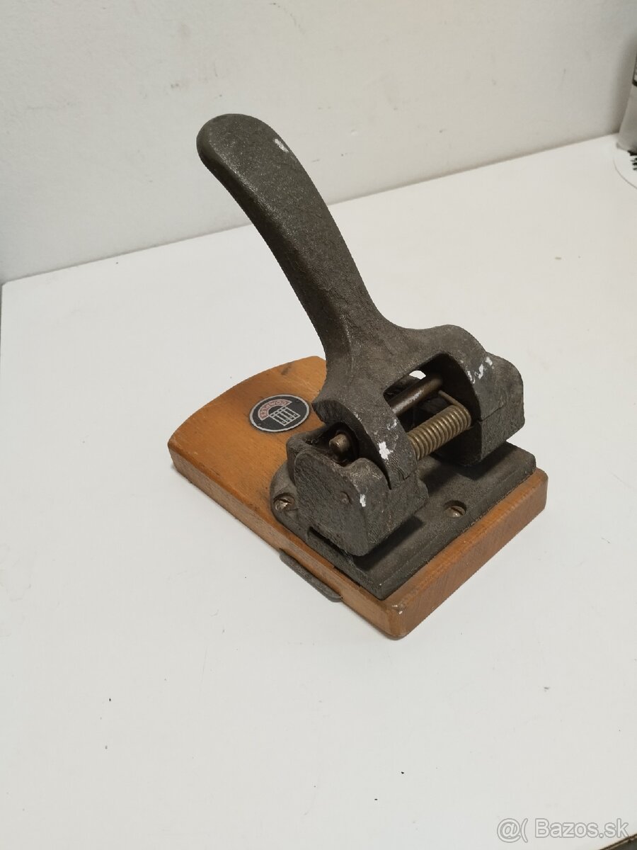 Predám starý dierkovac complex