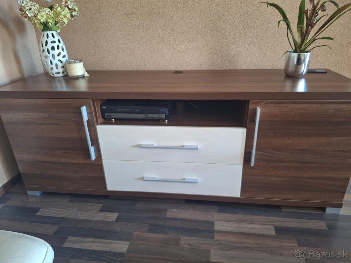 Veľmi kvalitný Tv stolík a konferenčný stolik