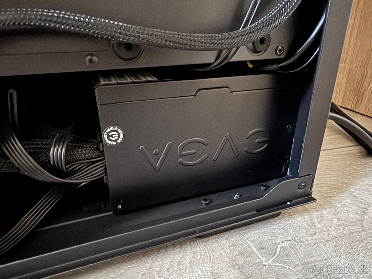 zdroj evga 700w