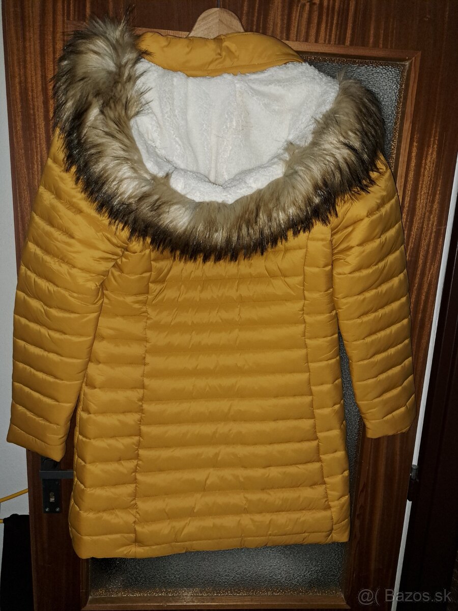 Predám dámsku nenosenu kvalitnu vetrovku.