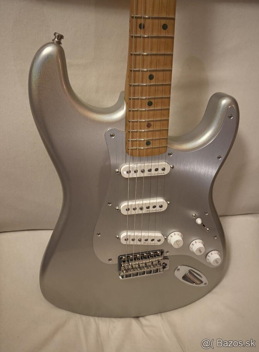 Fender H. E. R. Stratocaster Chrome Glow