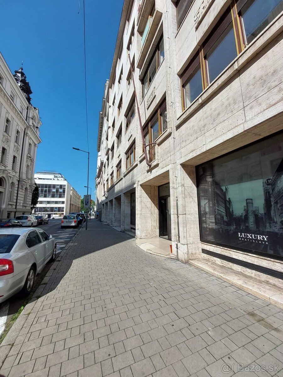BEZ PROVÍZIE- 3-izbový byt v historickom centre Starého Mes