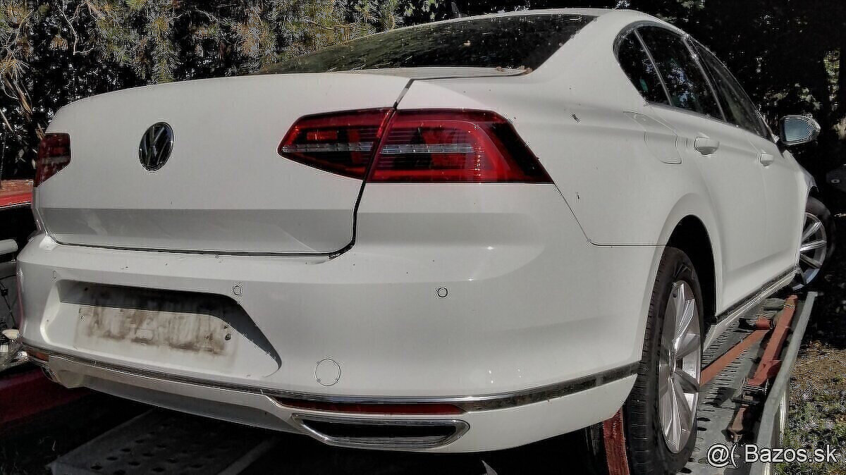 Volskwgen Passat B8 2.0 TDi 2018 predám DVERE zadný nárazník