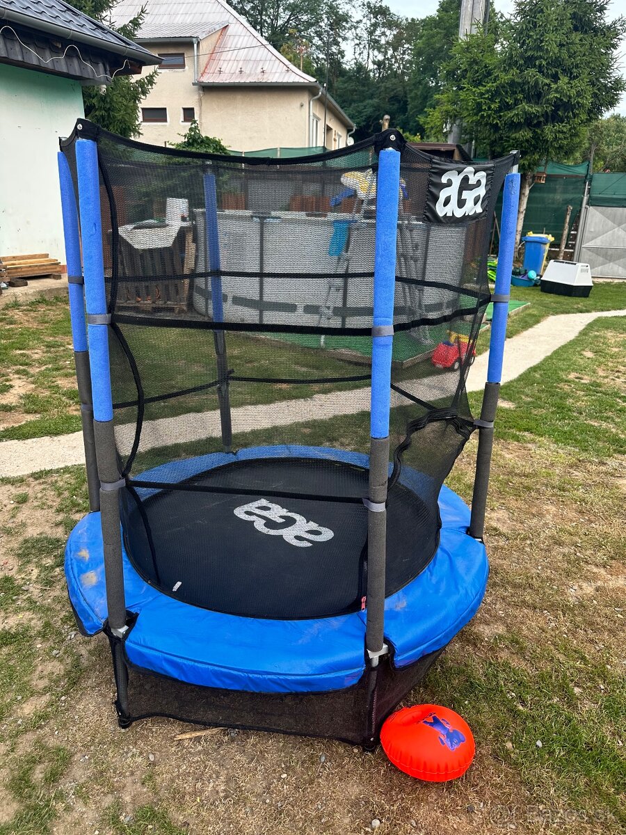 Trampolína
