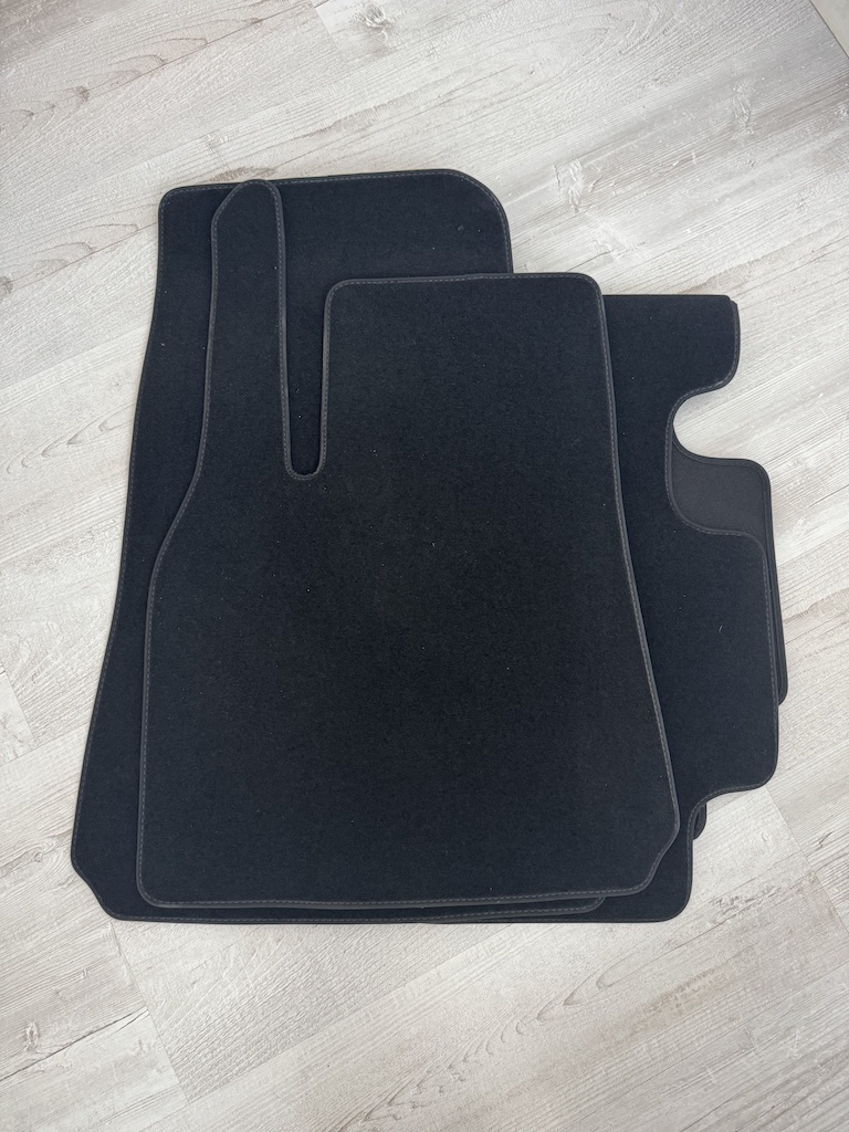 Tesla model Y rohoze / koberce original nove