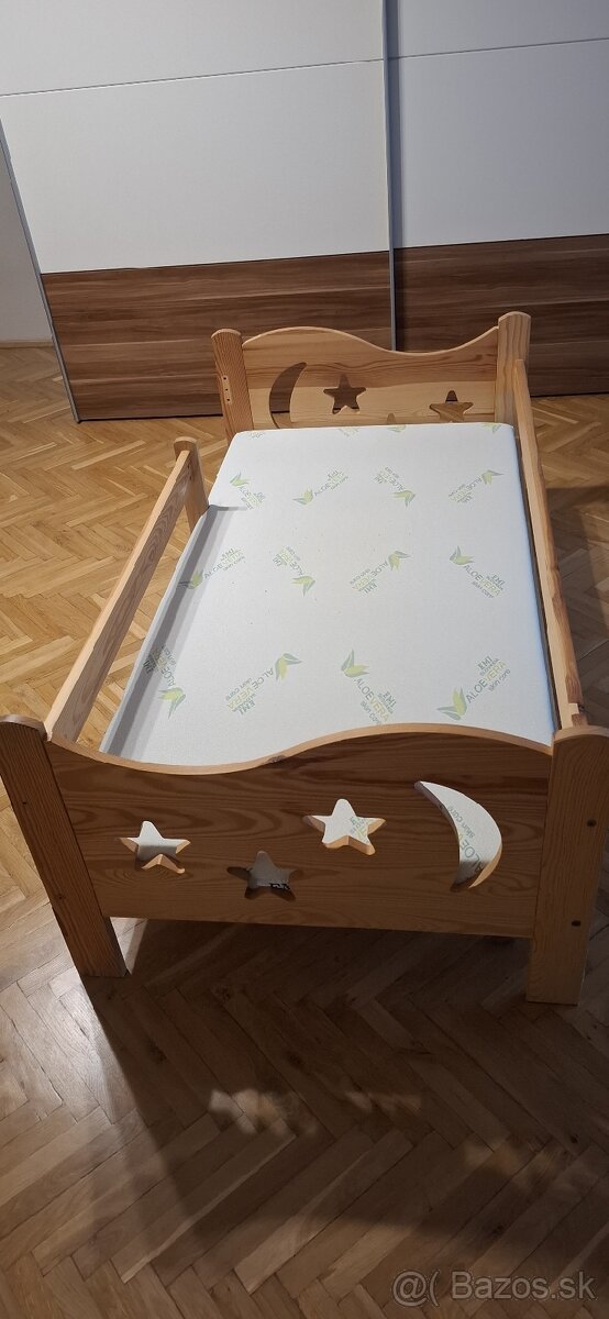 Detská posteľ s matracom