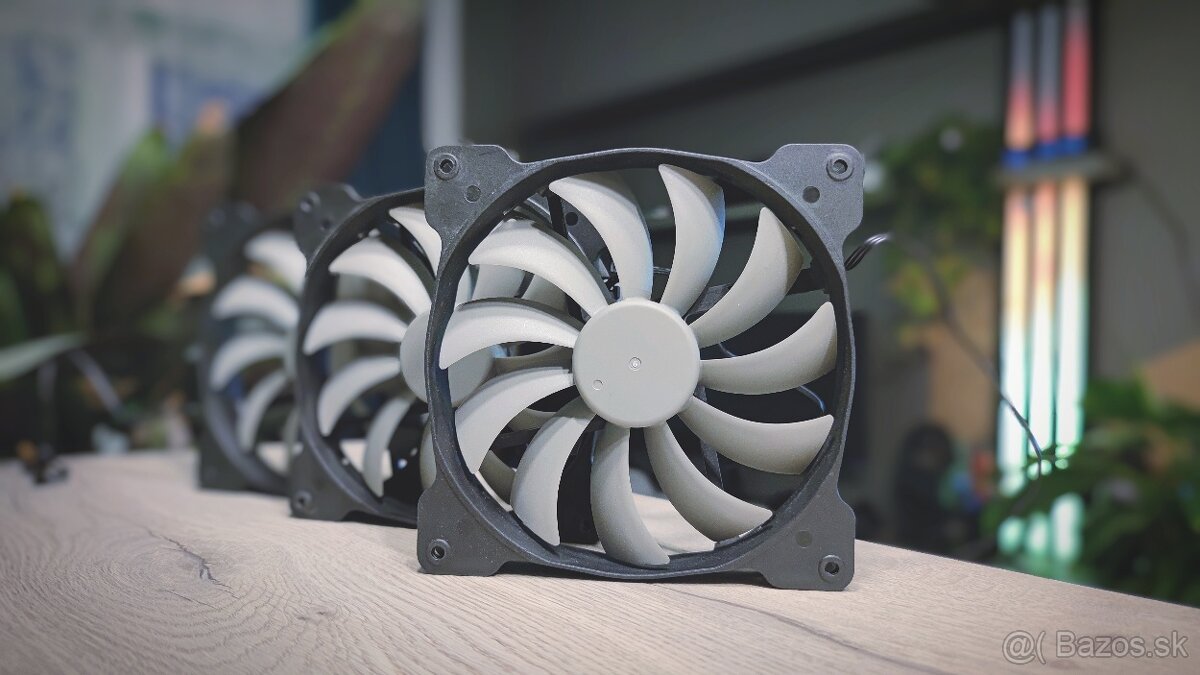 3x Corsair A1425L12S-2 140mm