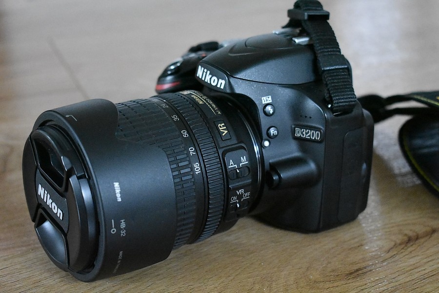 Nikon d3200 + objektiv nikkor 18 - 105 AF-S