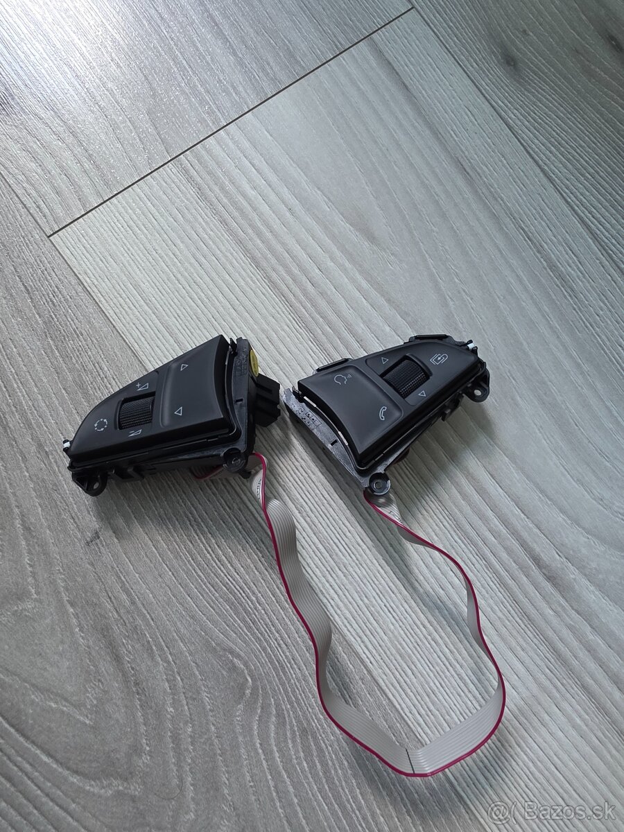 Tlačítka multifunkčního volantu Škoda 5E0919719L