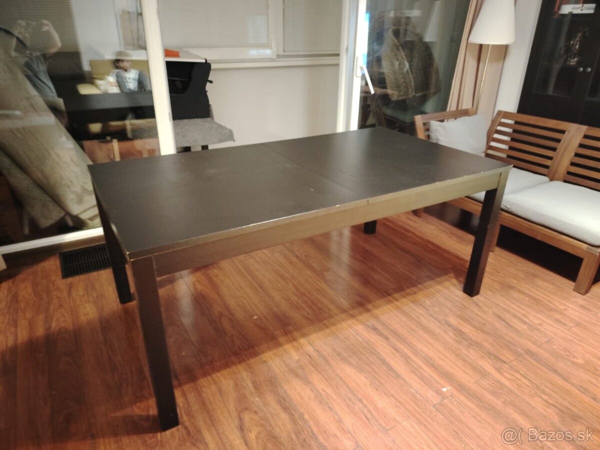 Predam velky rozkladaci stol