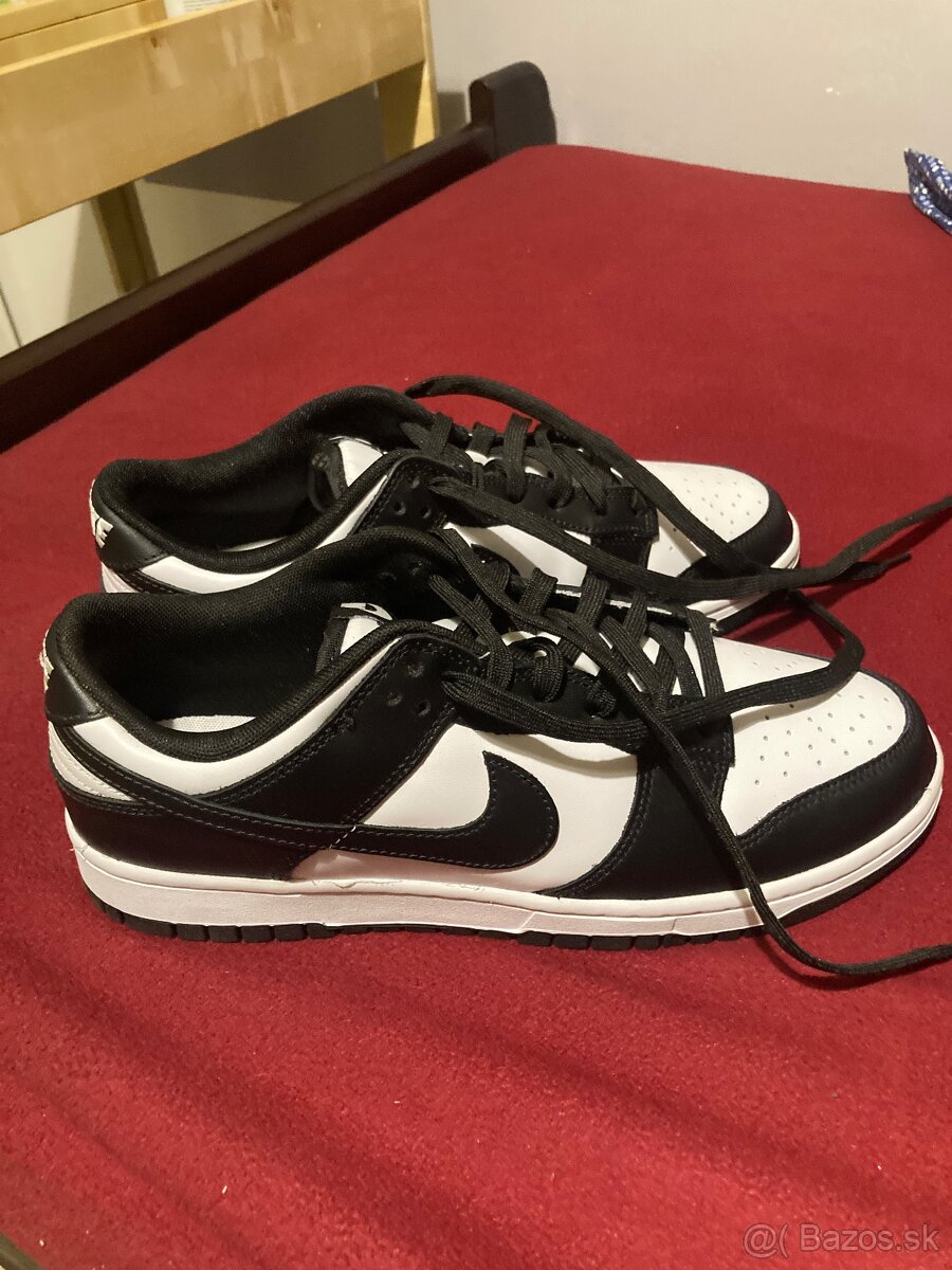 NIKE DUNK LOW BLACK AND WHITE 44.5