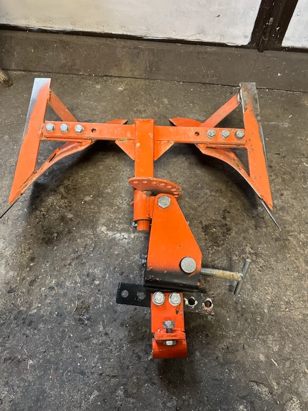 Pluh obracák za malotraktor