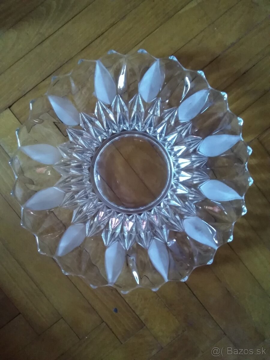 Predám krištáľovú tácku 28cm.