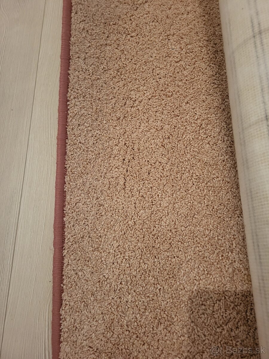 Dievčenský koberec