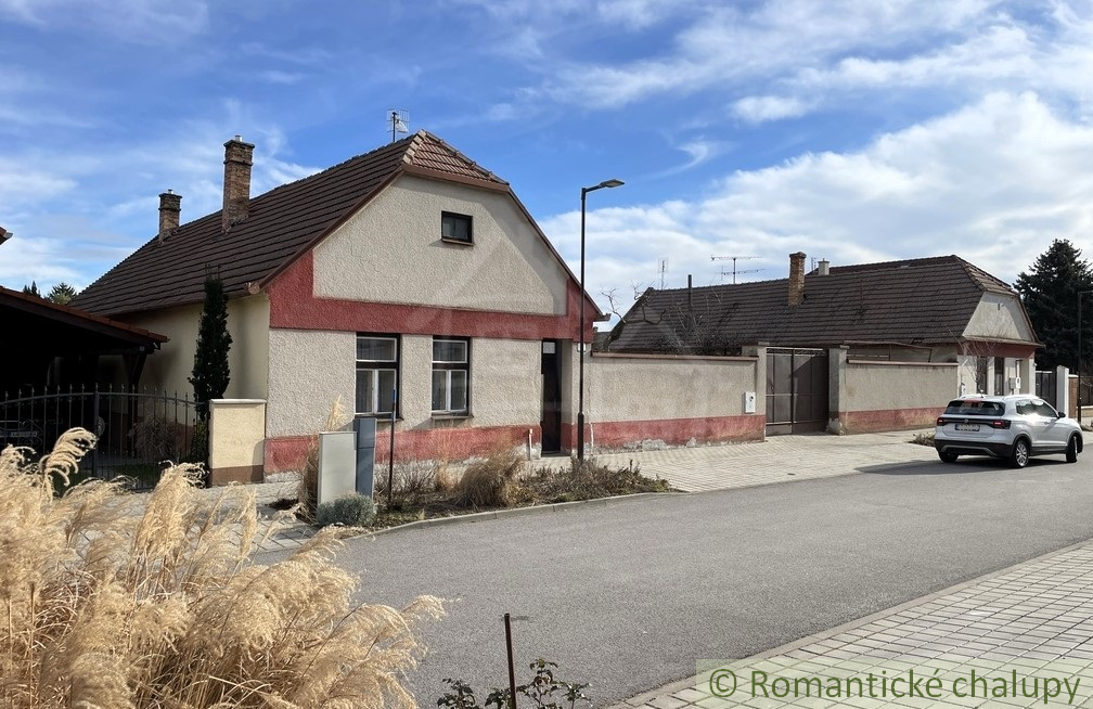 Vidiecky dom s krásnym pozemkom 1500 m2 v centre obce Vode