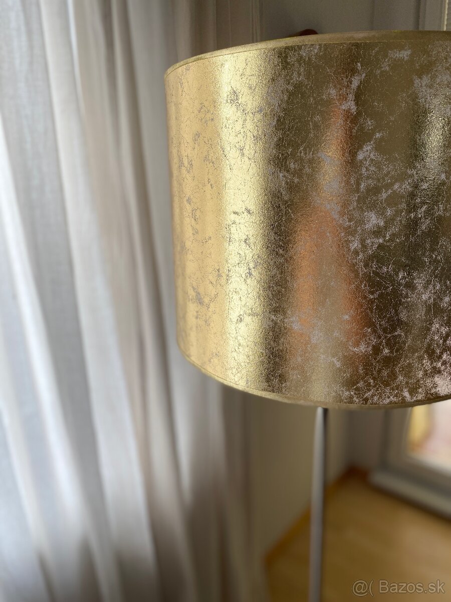 Stojaca lampa so zlatým tienidlom EGLO