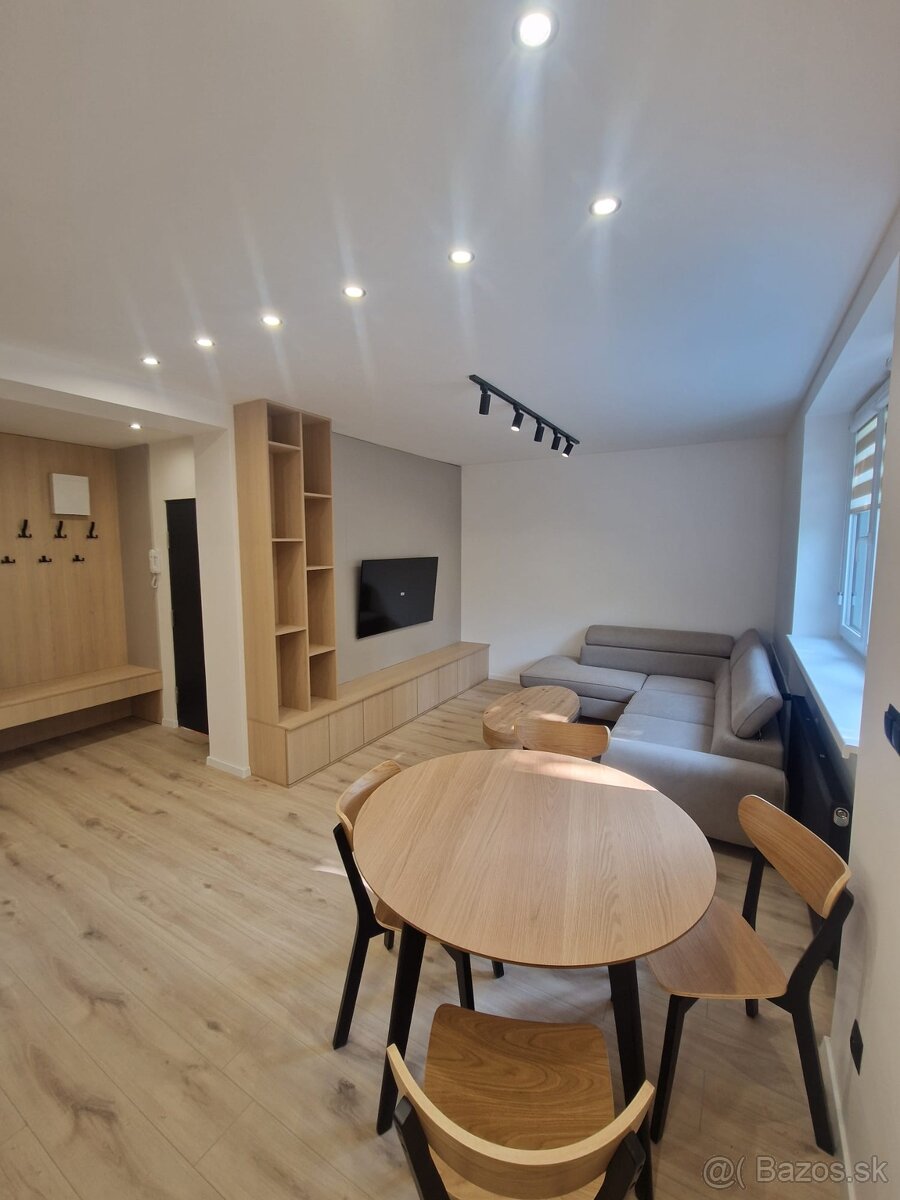3i zariadený byt s balkónom, Prievidza