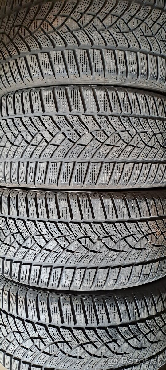 Predám 4ks pekné zimné 235/40r19-96V Good Year