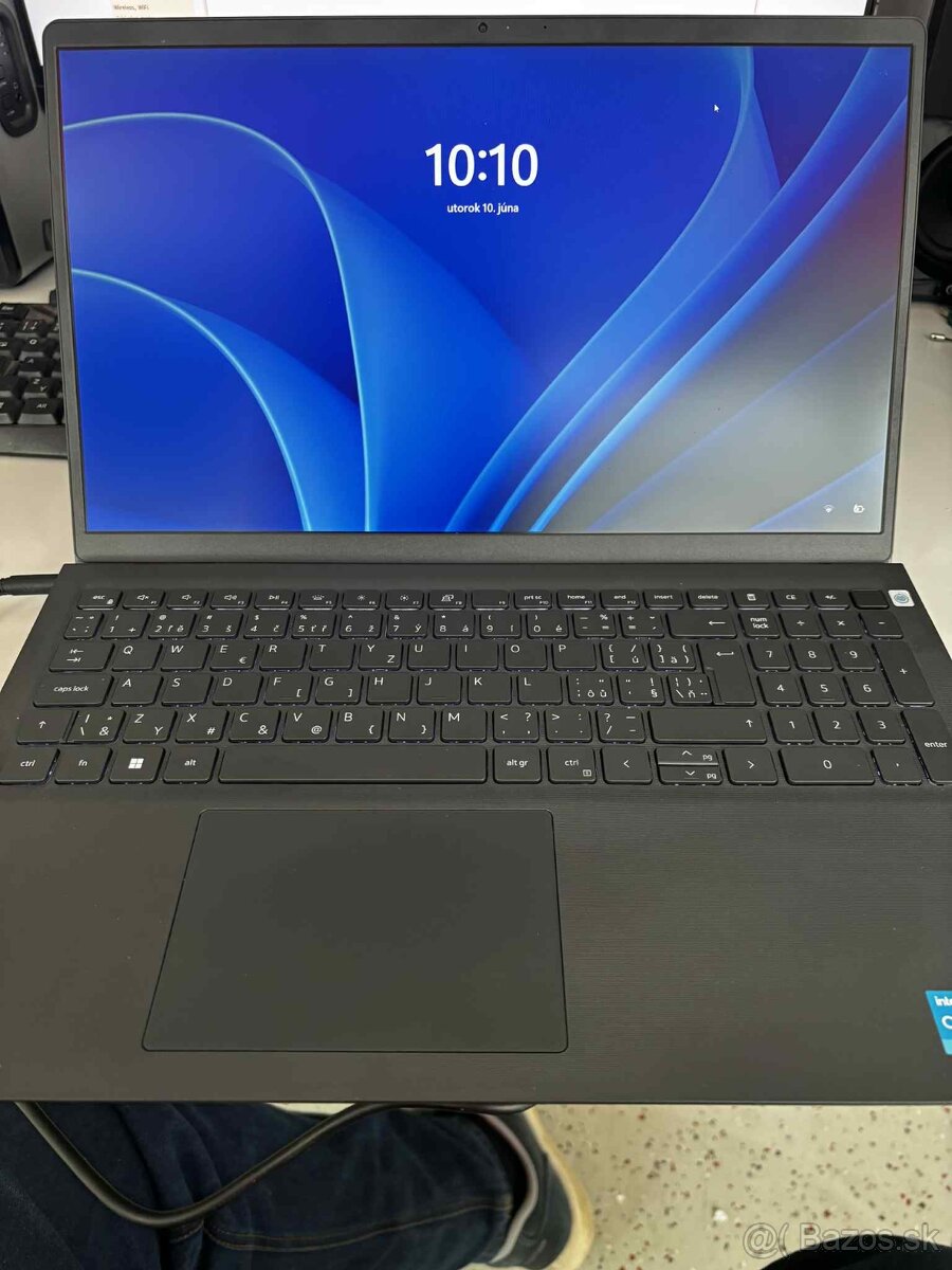 Dell Vostro 3520
