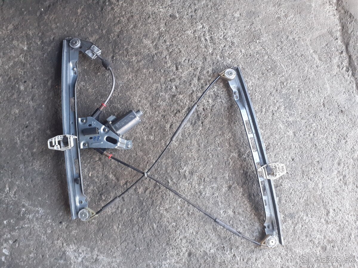 Citroen Berlingo 2004 mechanizmus okna Okna predné v pravo