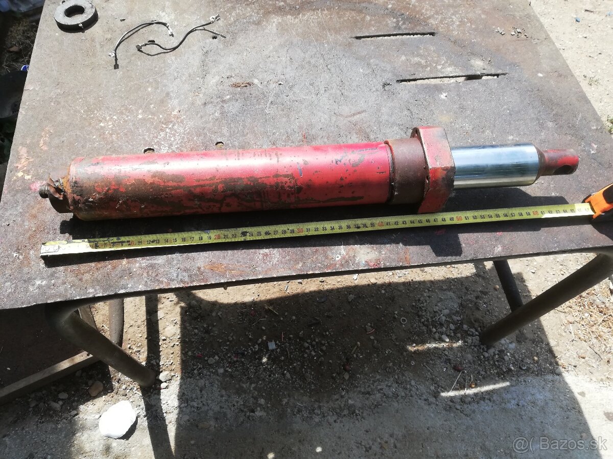 hydraulický valec