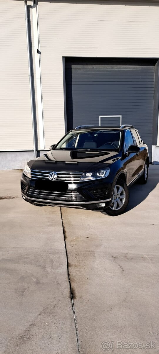 VW Touareg 3.0 TDI V6 – rok 2015, čierny elegán