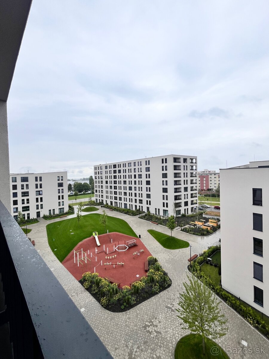 TREEF Rezervované 2-izbový byt s kuchynskou linkou