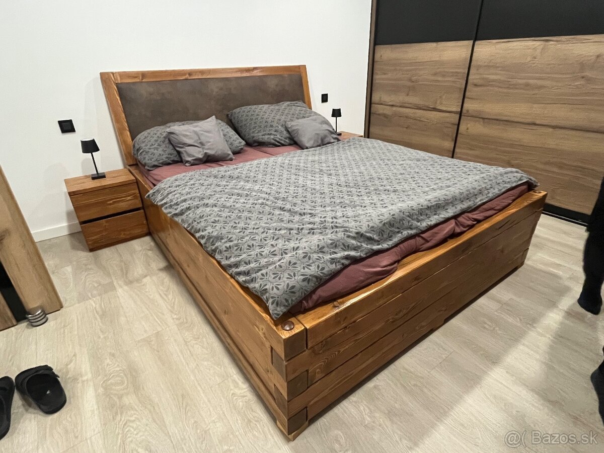 Posteľ z masívu