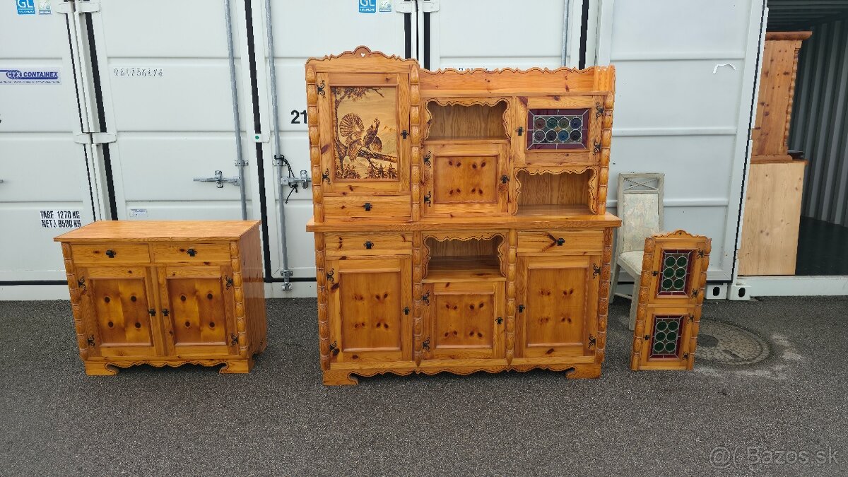 Vitrina pribornik kredenc komoda