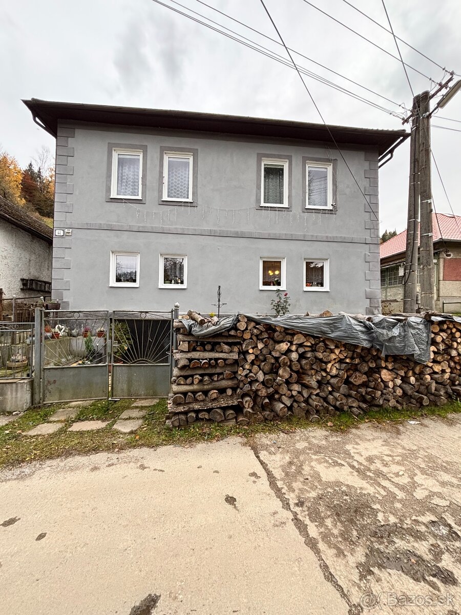 PRAKOVCE - veľký dvojgeneračný dom po rekonštrukcii