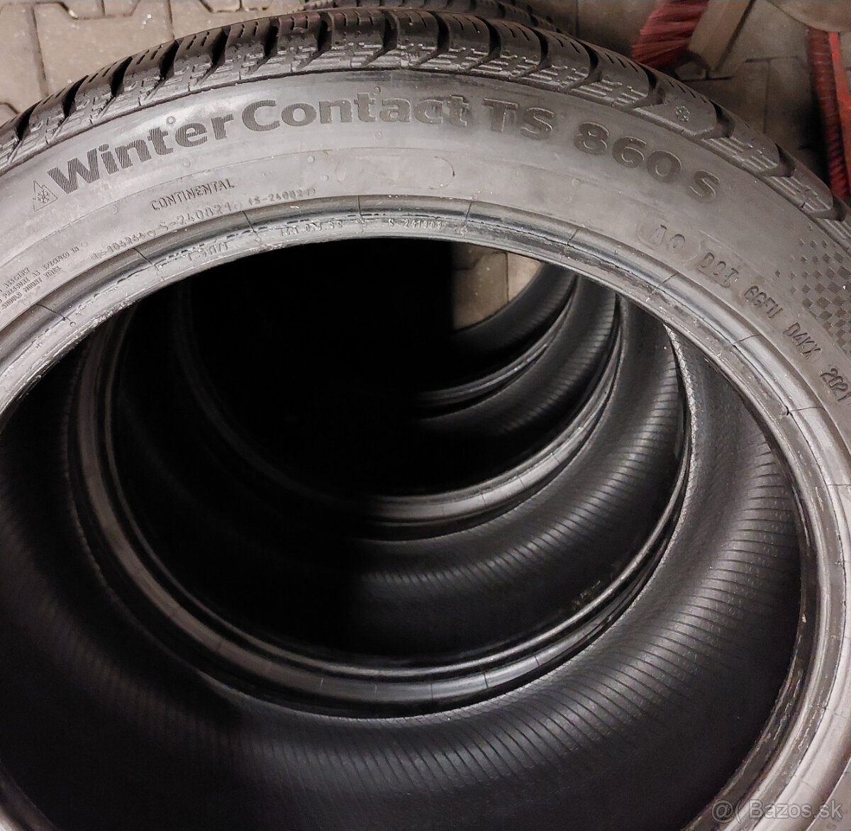 Continental 235/45 R18 zimné