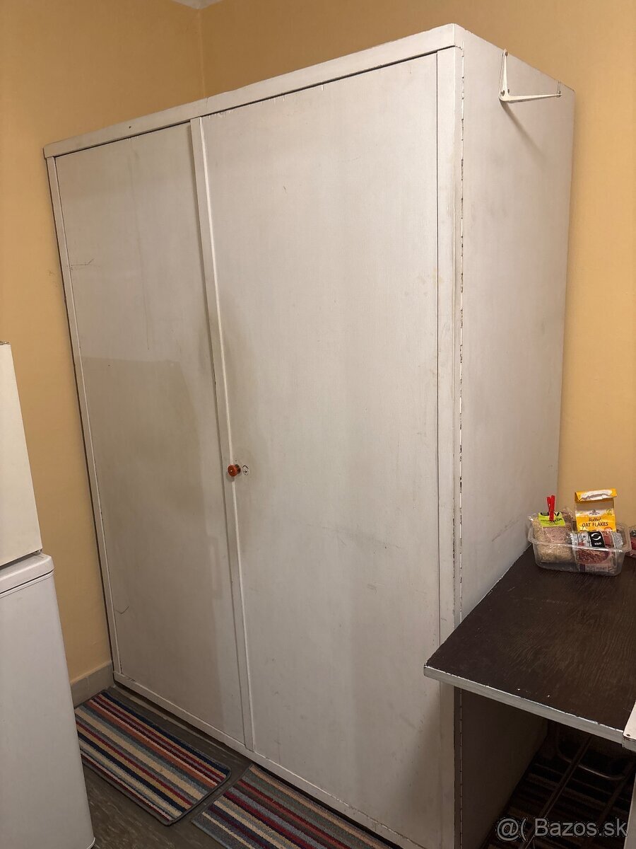 Predám veľkú skriňu