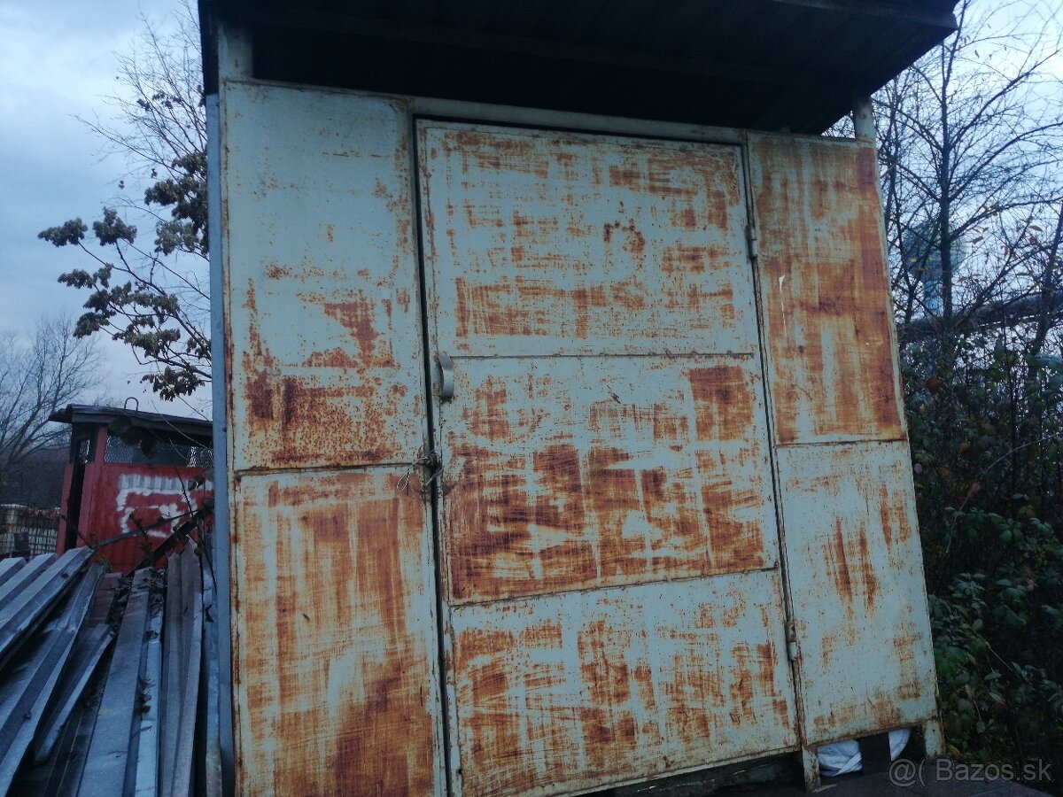 brána plechová plech trapéz plechová buda