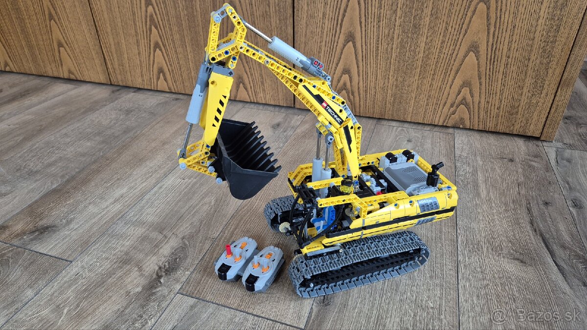 Lego Technic 8043 Motorized Excavator