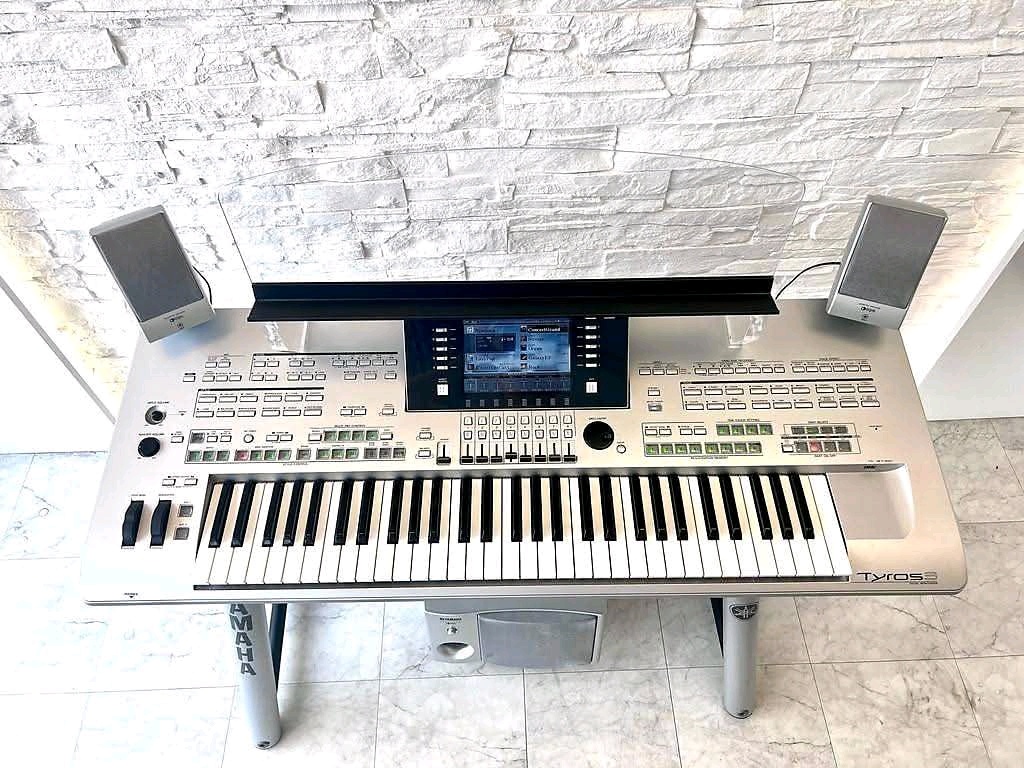 Klávesy Yamaha tyros 3