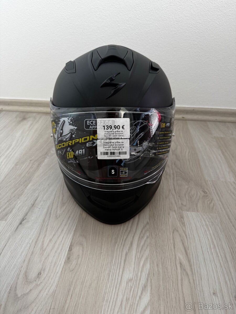 Prilba na cestnú motorku