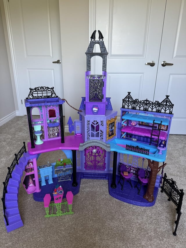 Monster high haunted high school