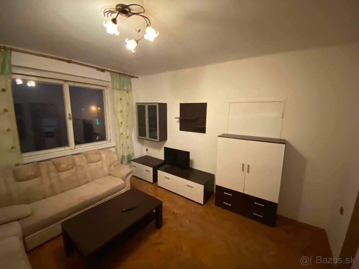 Piešťany nám. SNP centrum 3 izbový byt zariadený