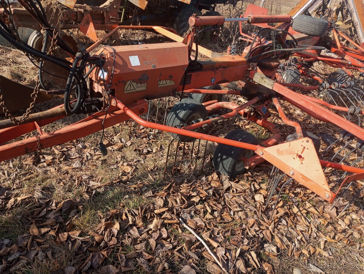 Zhrňovač krmovín, hrabačka Kuhn GA6002 plnefunkčný