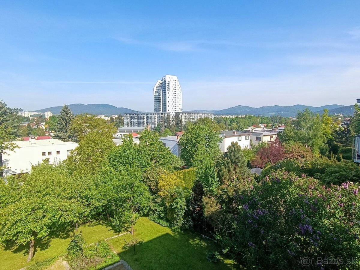 TOP Lokalita - Predaj 6 izb.rod.domu,634 m2 - Bôrik, Žilina