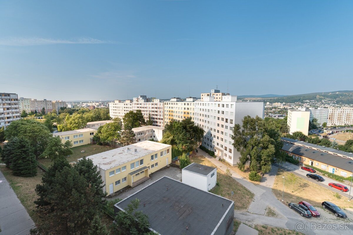 Na predaj 4 izbový byt na ulici Tokajícka 90m2